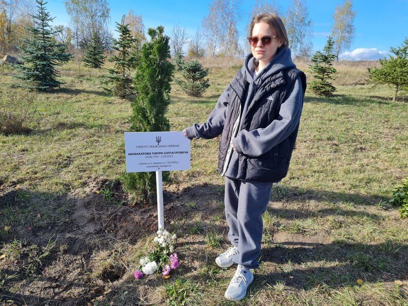 Туї — символ вічного життя У пам’ять про захисників родини висаджують красивий парк